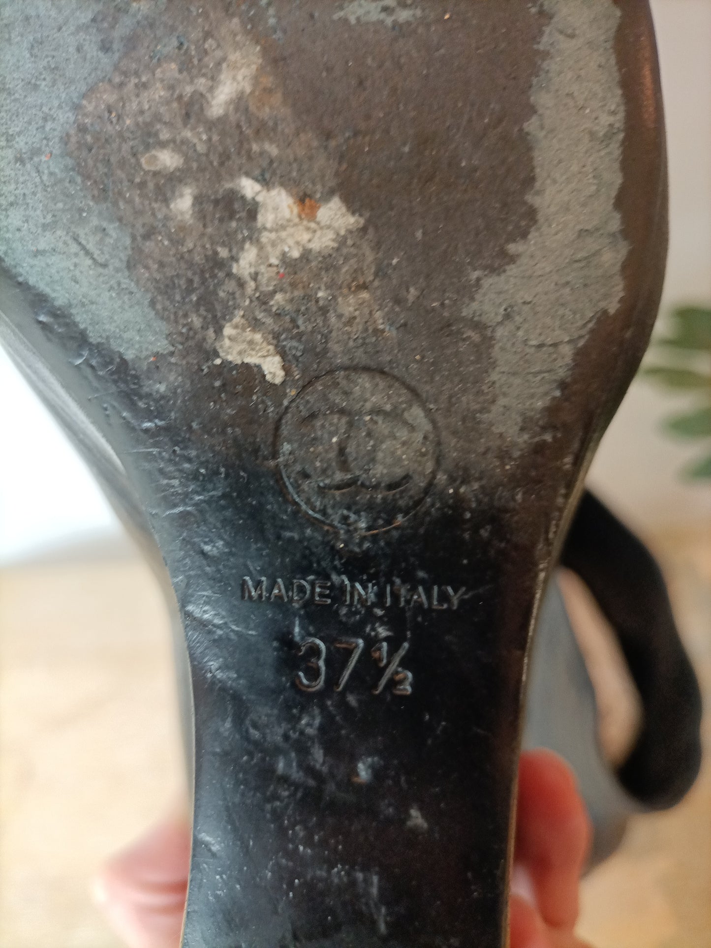 CHANEL. Botines plataforma y dedos al descubierto. T 37,5