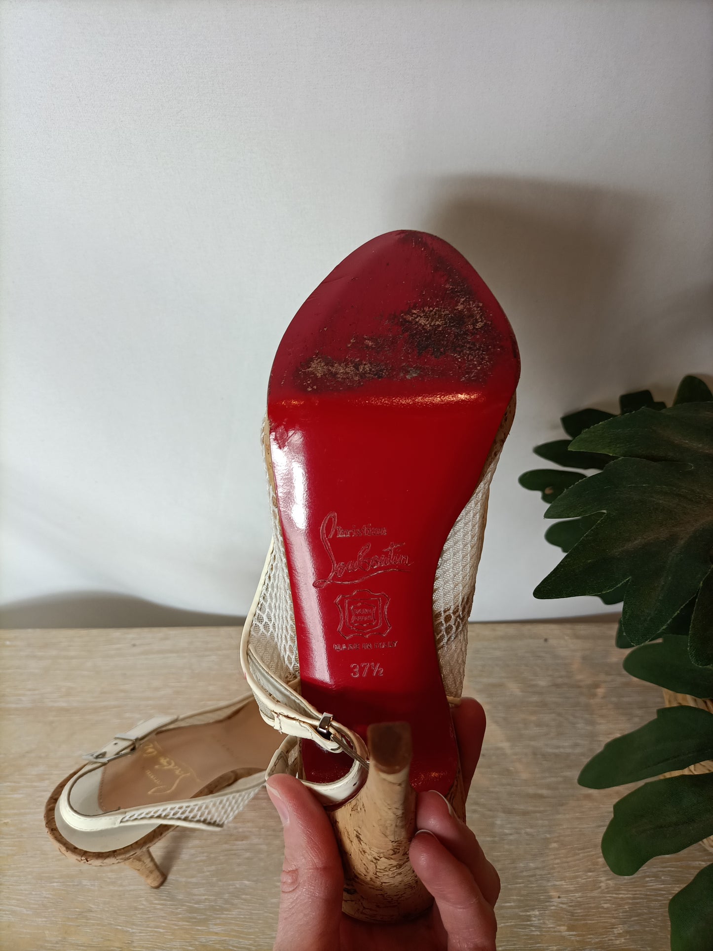 LOUBOUTIN. Tacones peeptoes corcho y rejilla. T 37,5