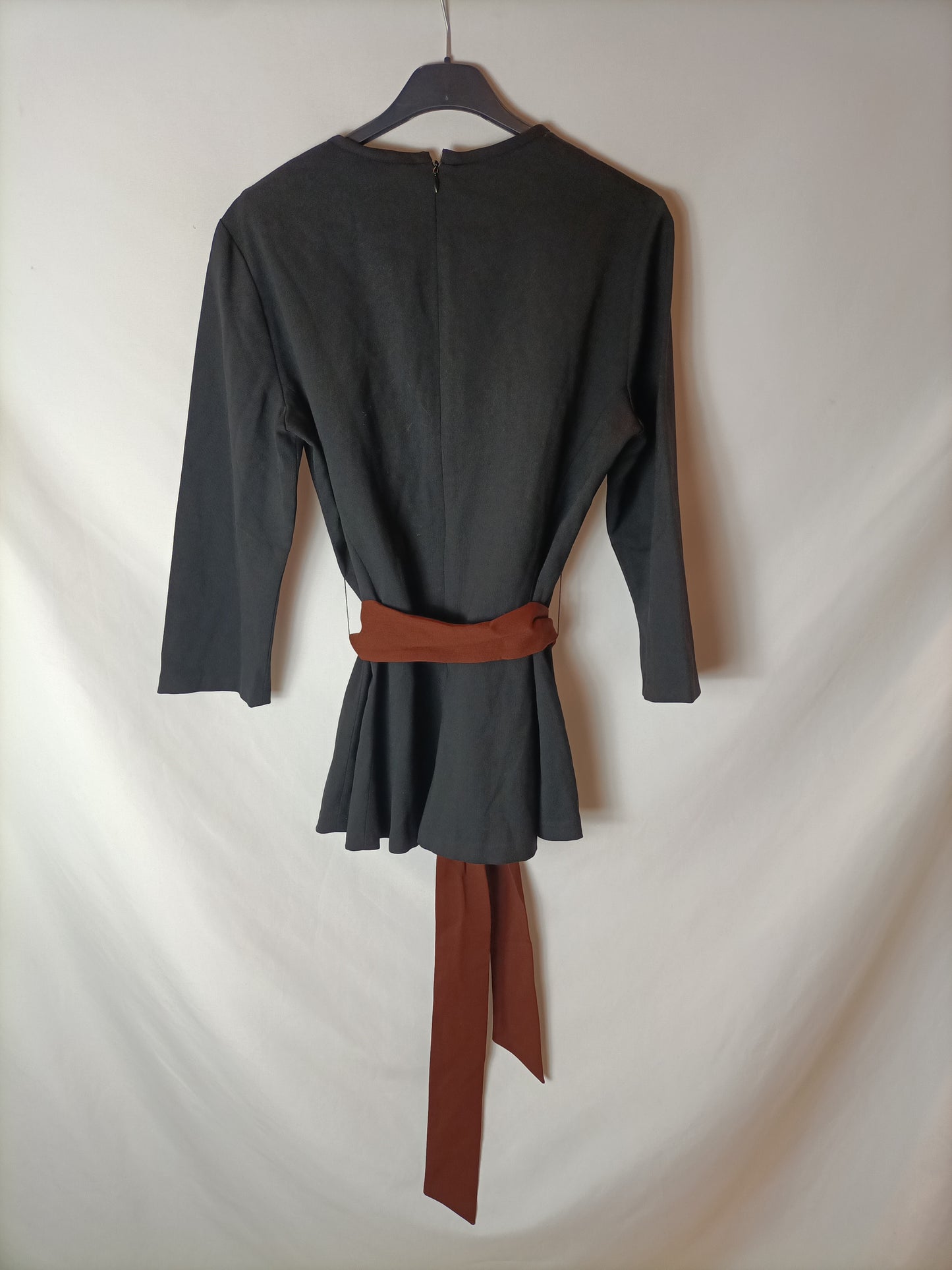 EL GANSO. Blusa negra lazada T.42(s/m)