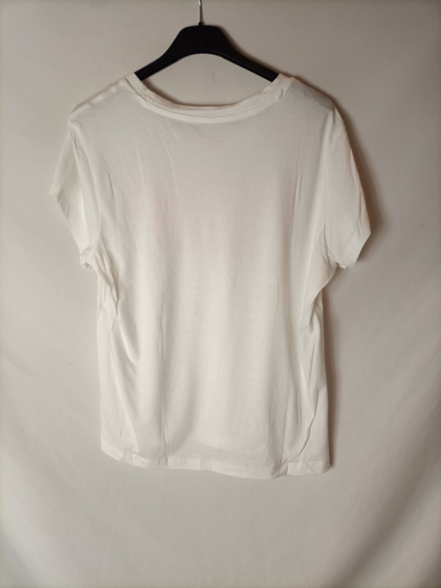 VICTORIA'S SECRET. Camiseta blanca letra T.m