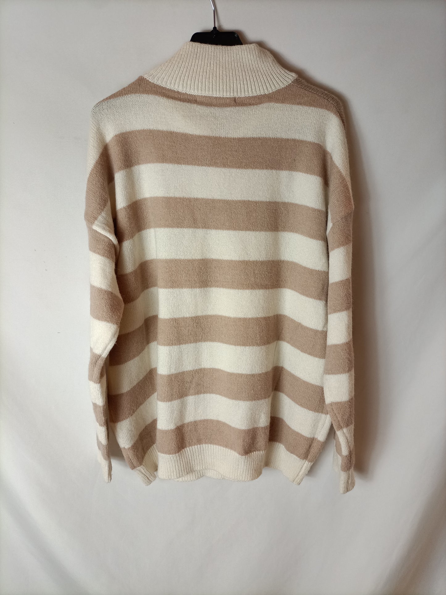 BY CLARA. Jersey overseized rayas. T m/l