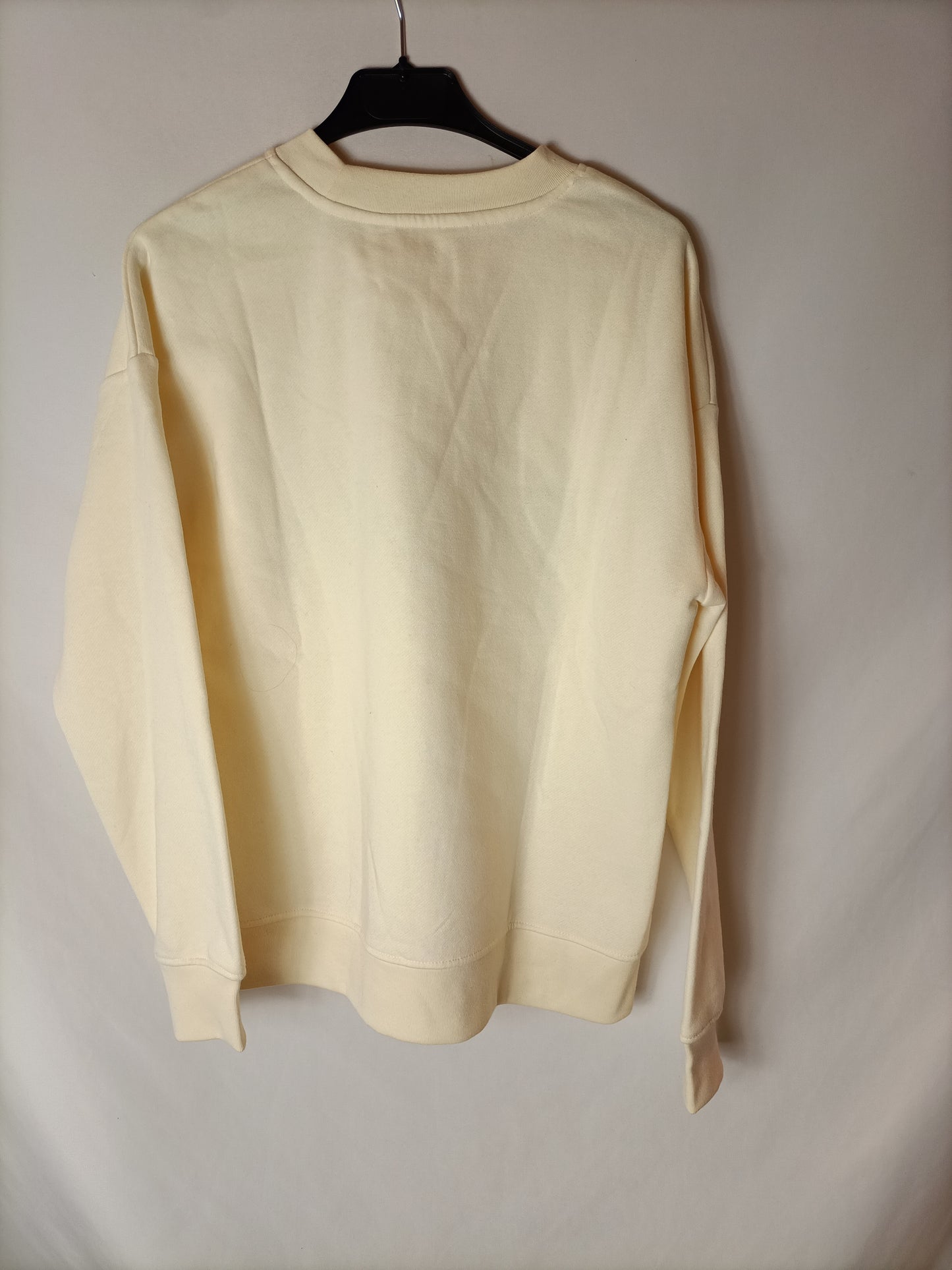 PRIMARK. Sudadera beige letras. T XS (s/m)