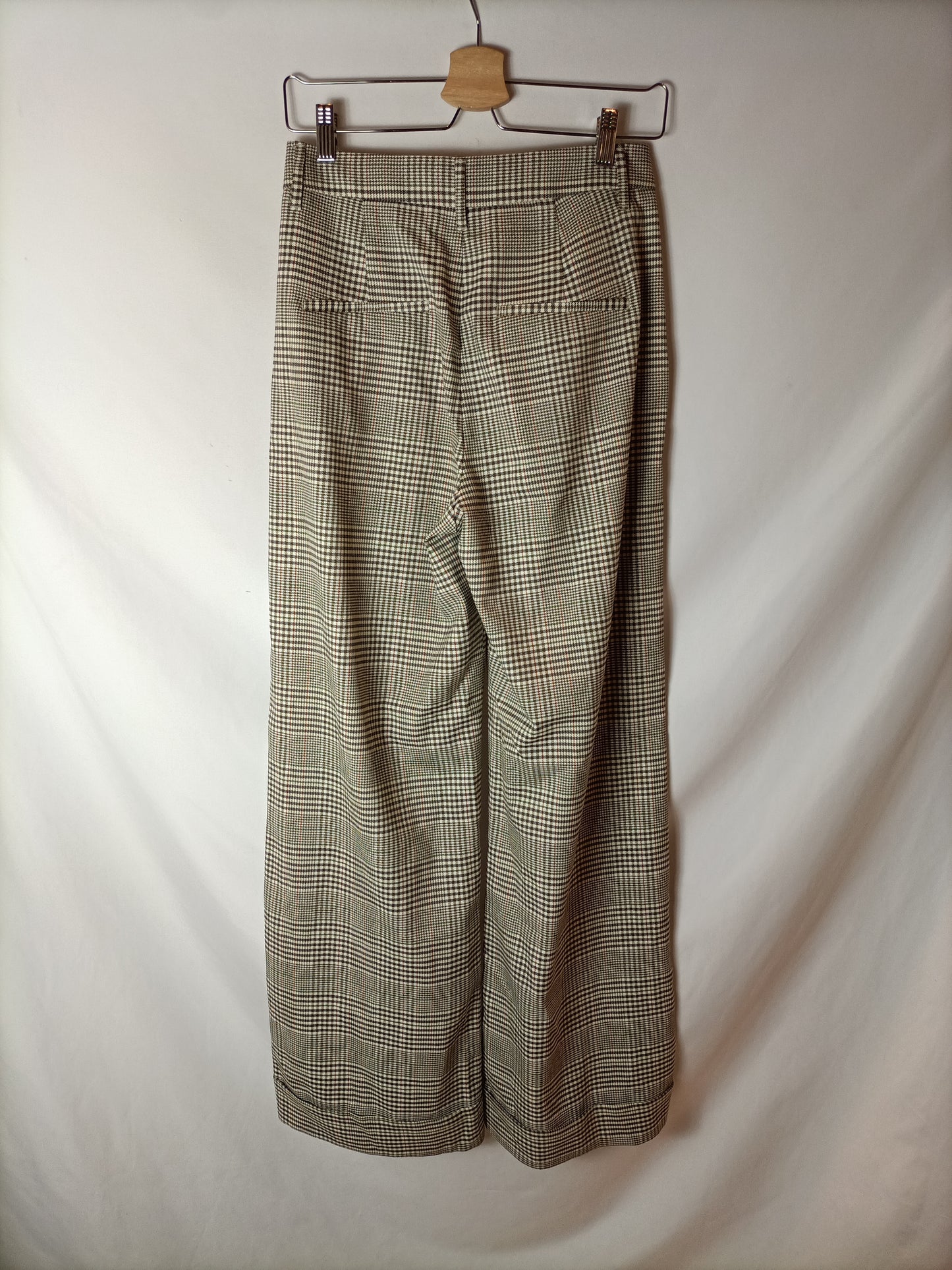 BERSHKA. Pantalón ancho cuadros T.38