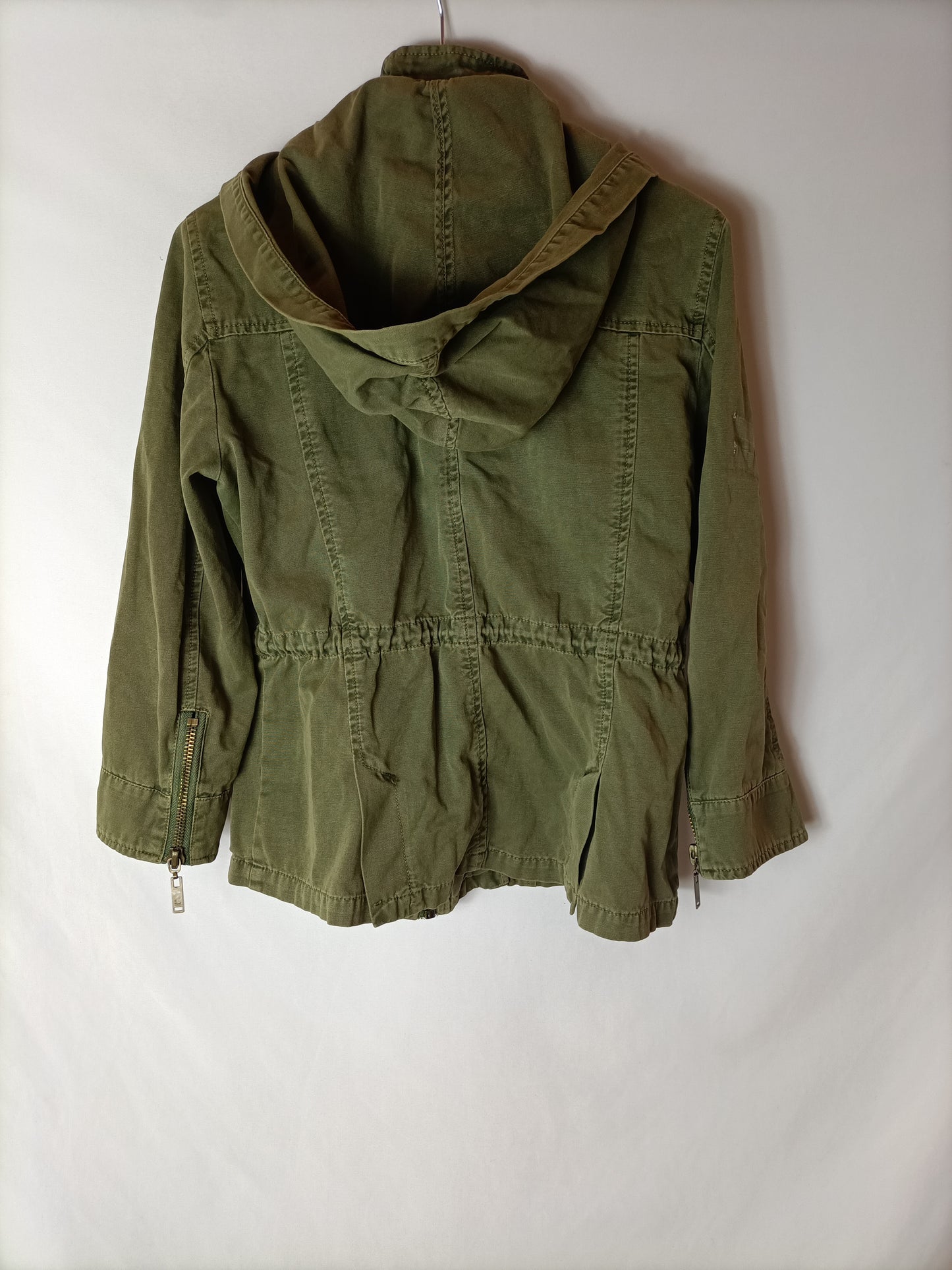 ZARA. Thin green parka Tm