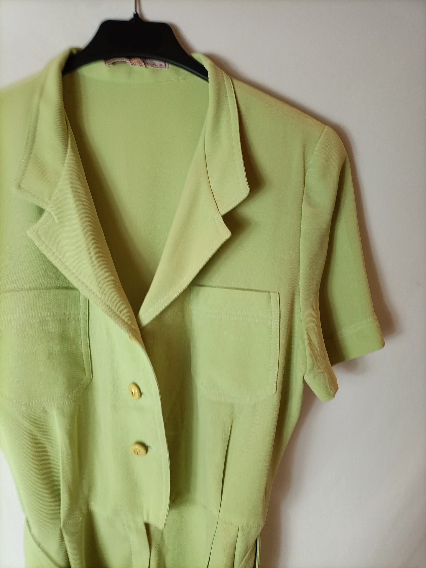 GLORIA ESTELLÉS. Mono verde lima. T 44