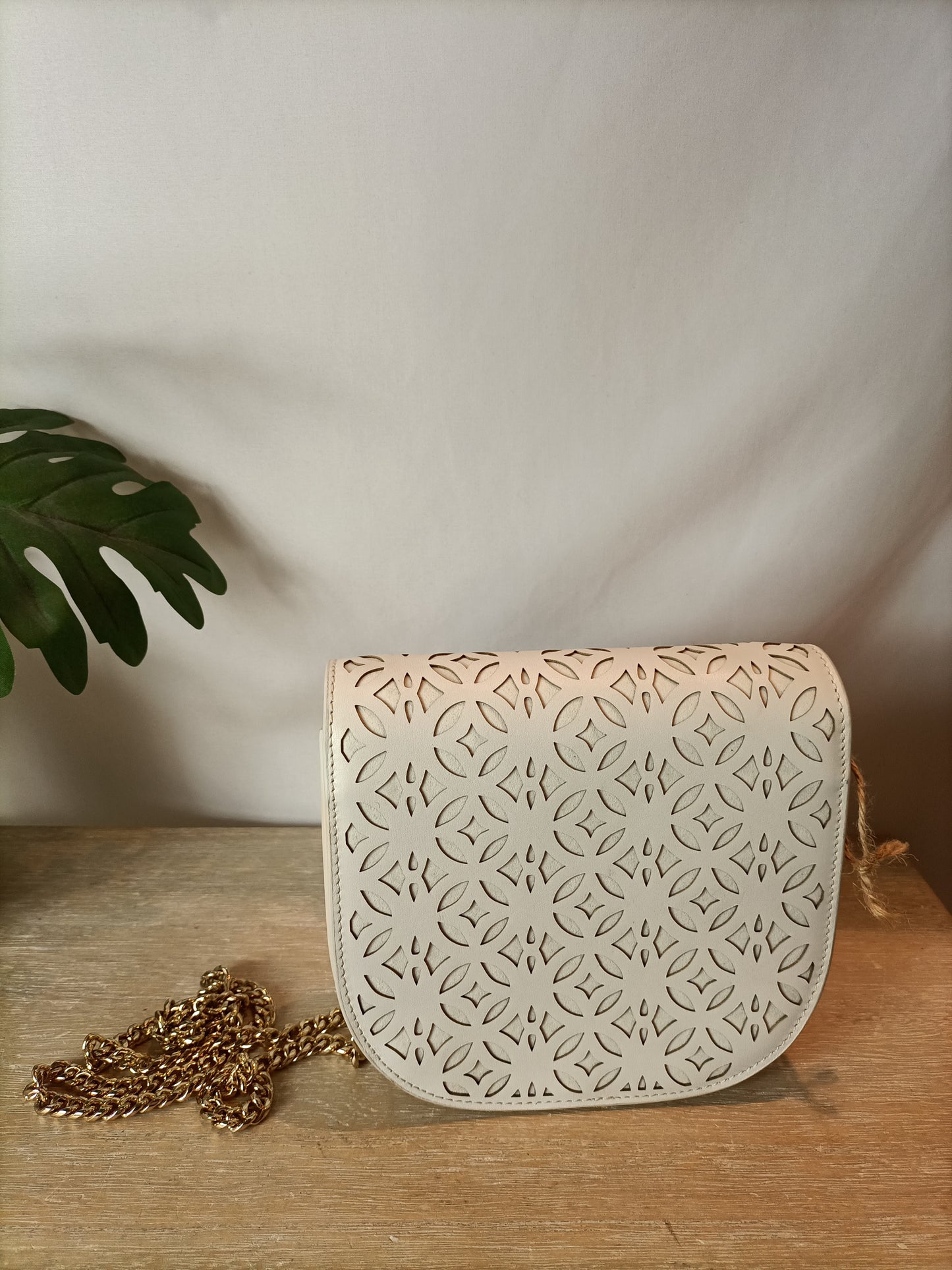 LOLA CRUZ. Die-cut white bag
