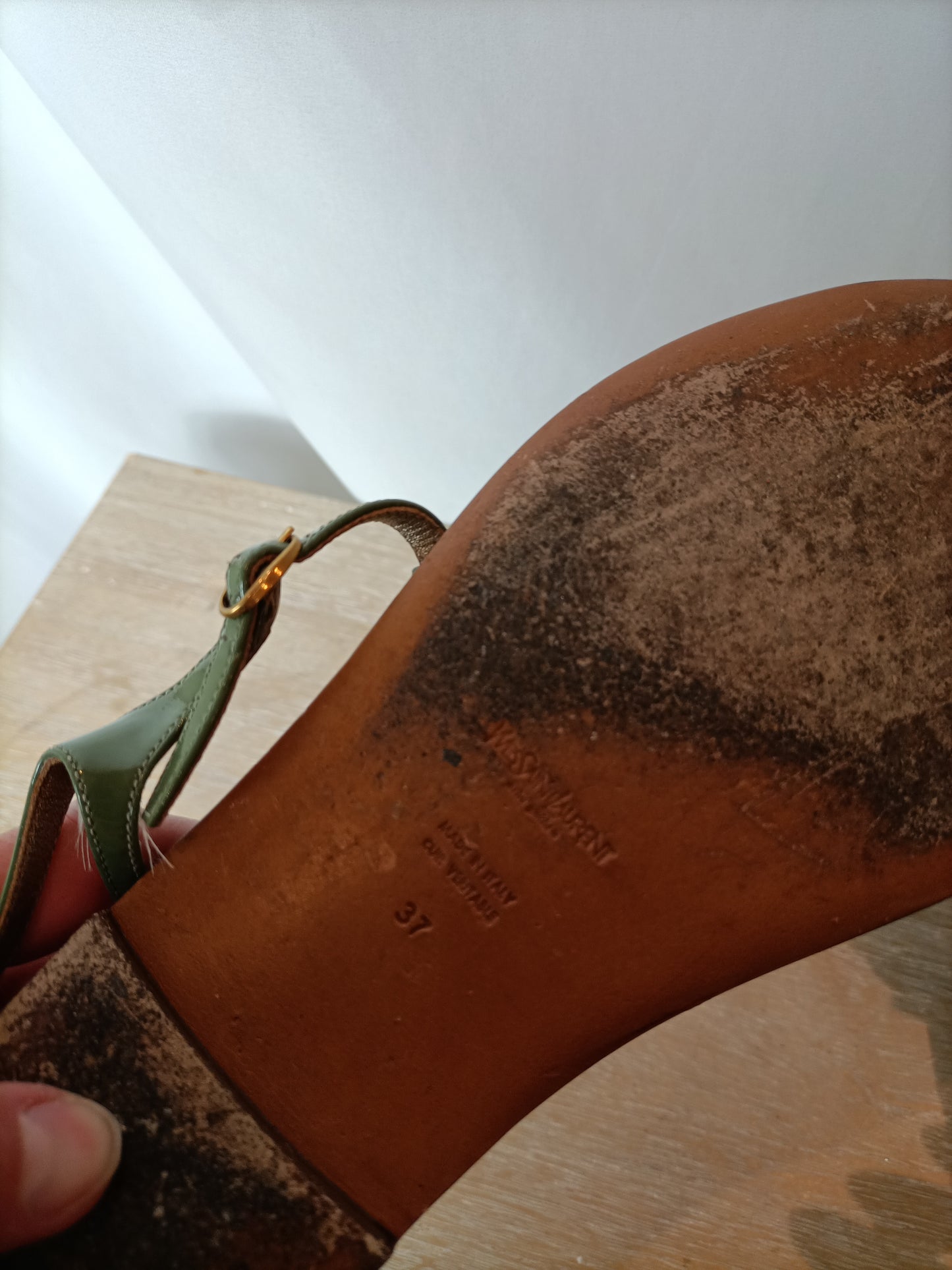 SAINT LAURENT. Sandalia plana verde. T 37