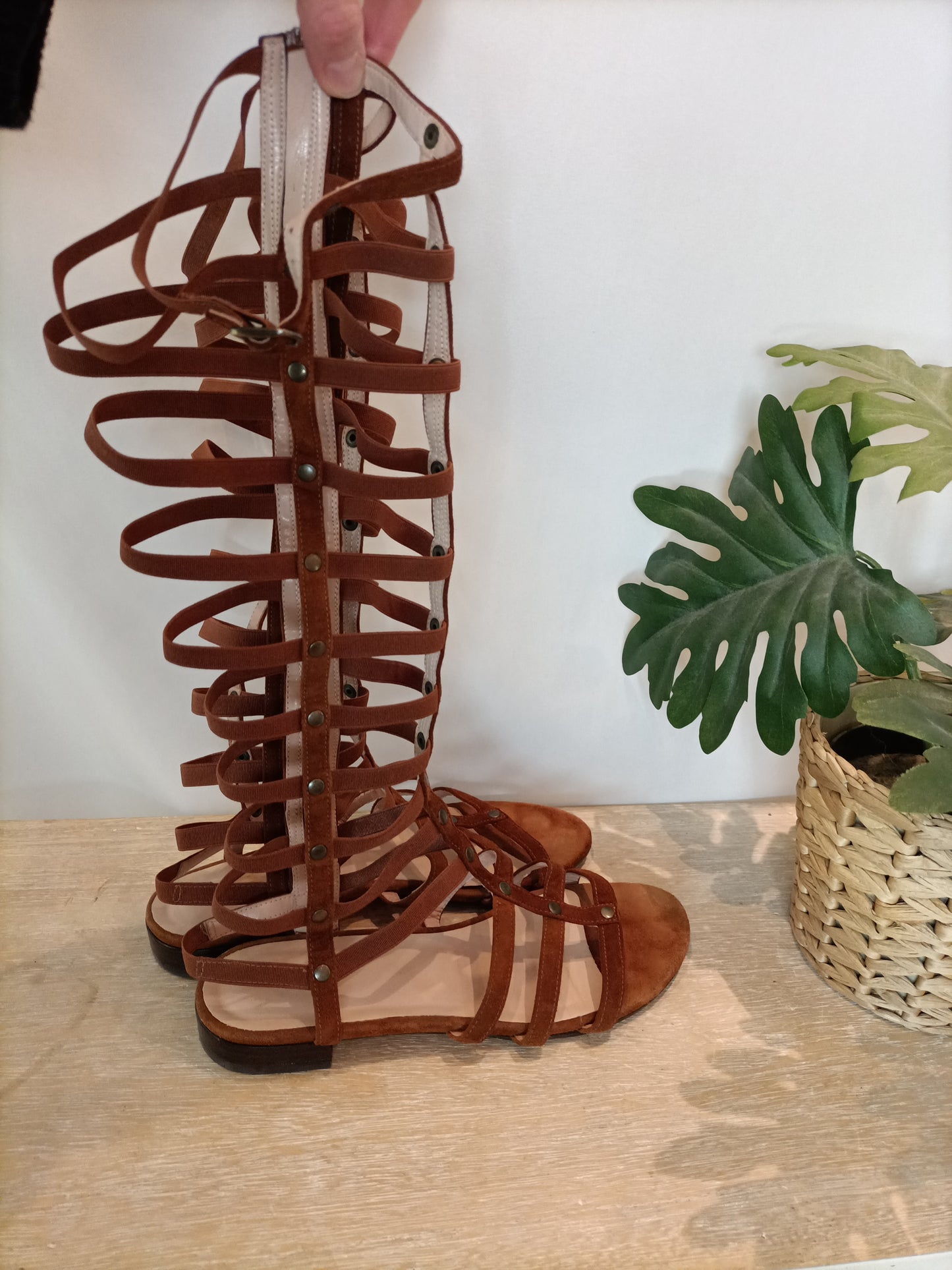 STUART WEITZMAN. Sandalia tiras estilo romano. T 39