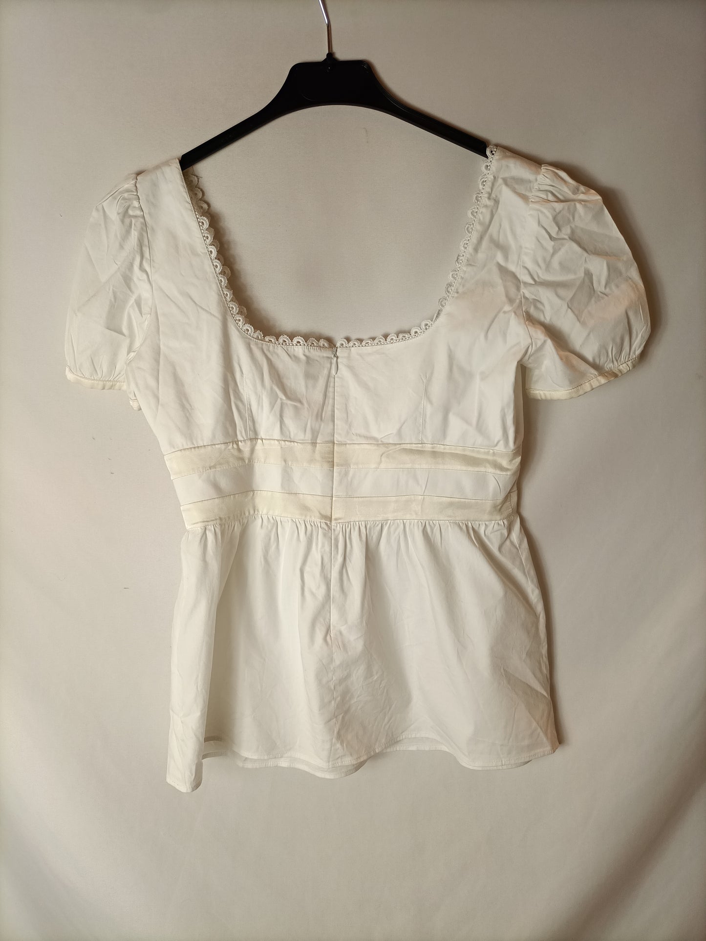 VALENTINO. White top with a detailed neckline. Size 40