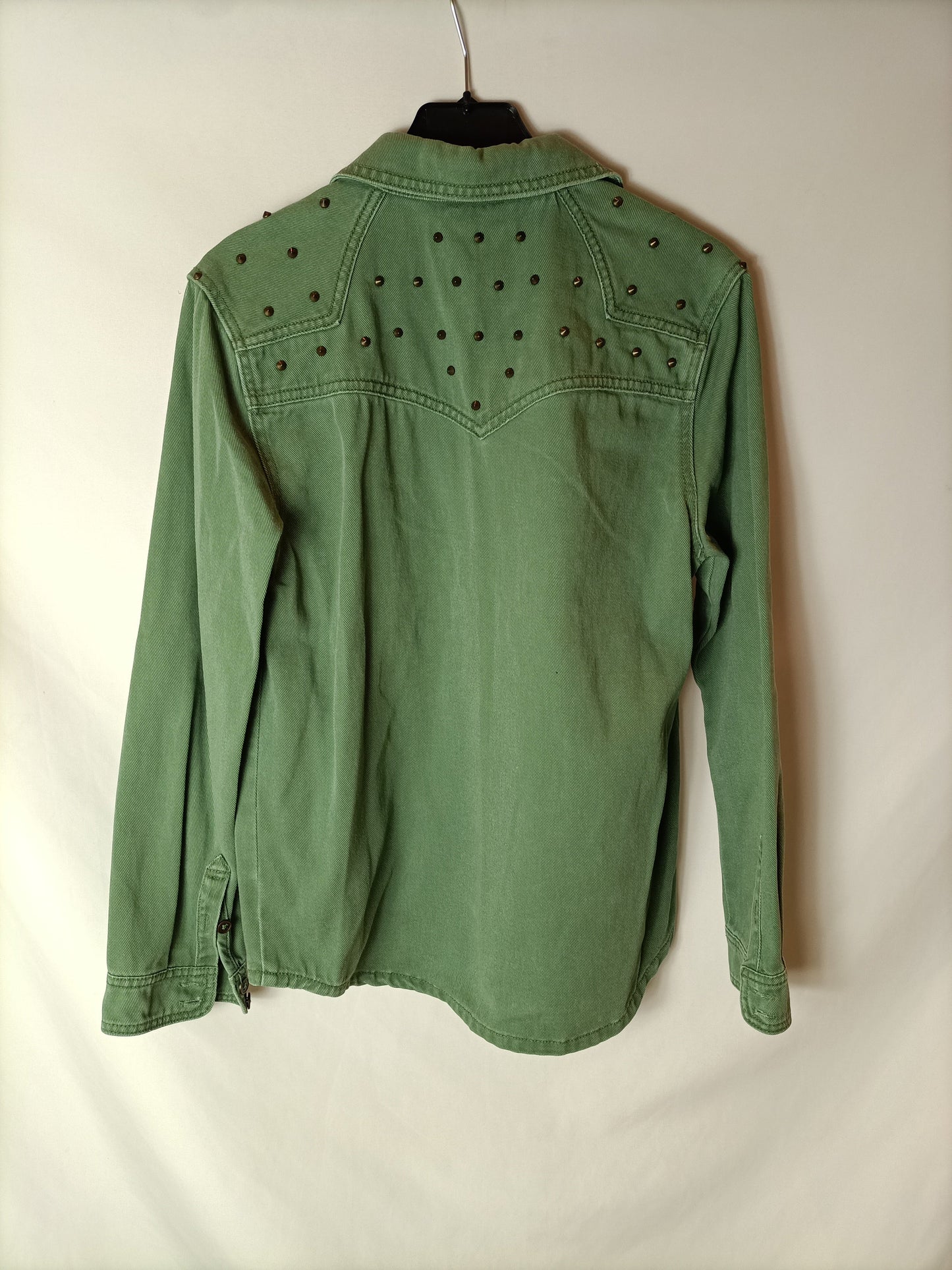FOREVER21. Sobrecamisa denim verde T.s