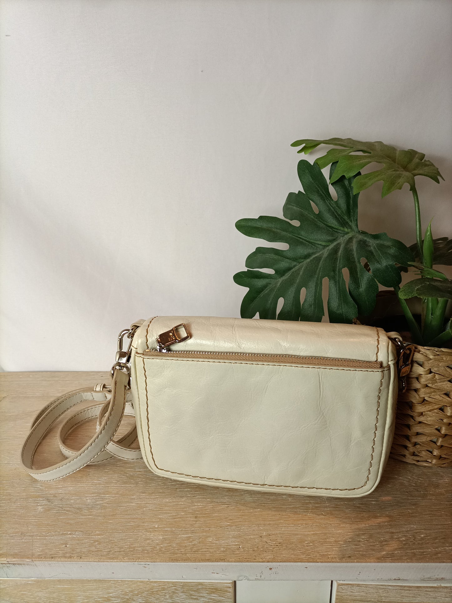BIMBA Y LOLA. Bolso beige piel