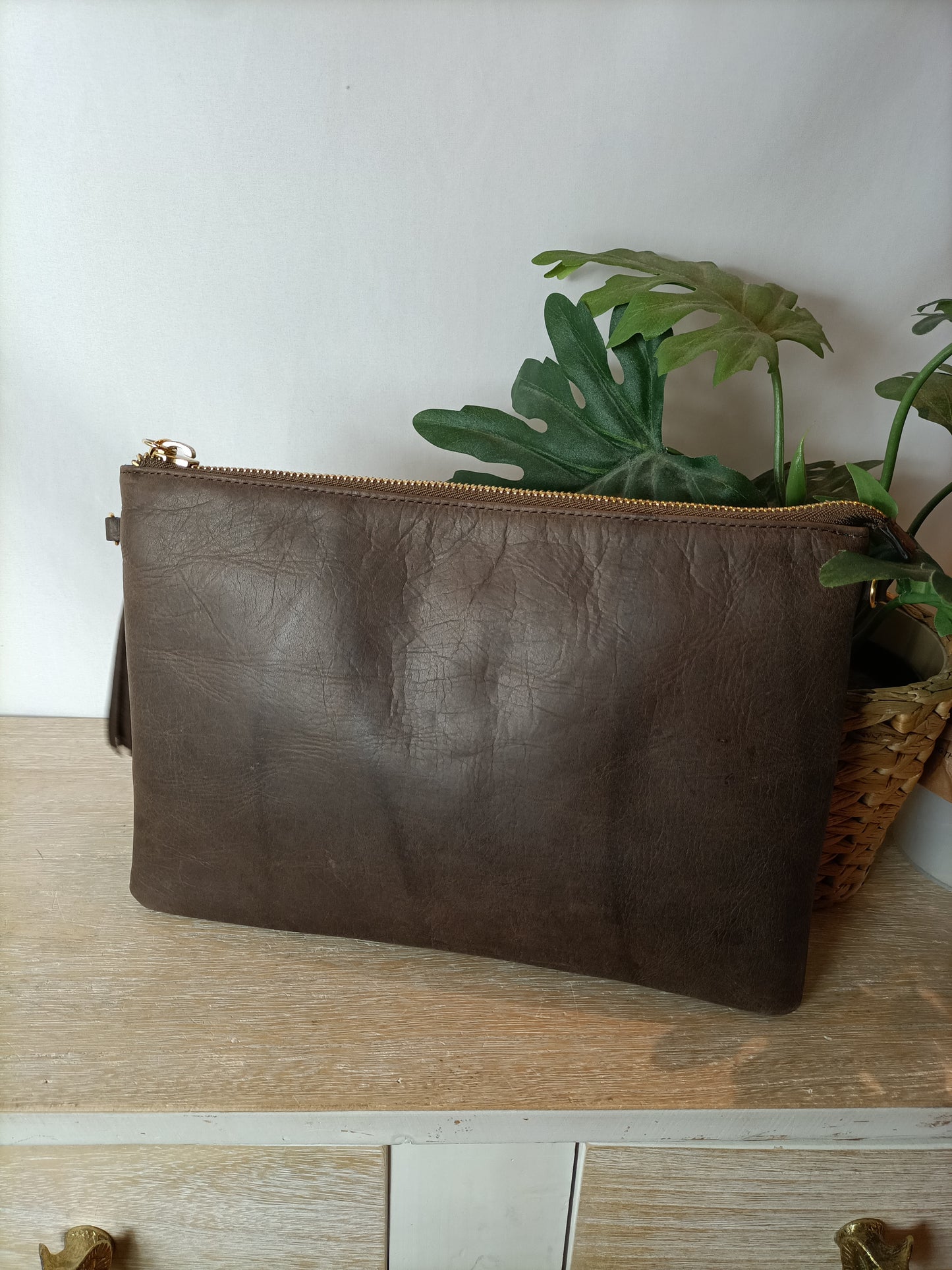 CATALINA COELLO. Brown handbag (tara)