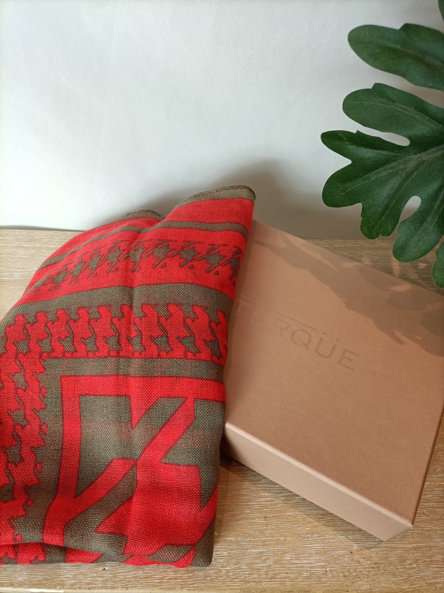 UTERQÜE. Pañuelo pata de gallo