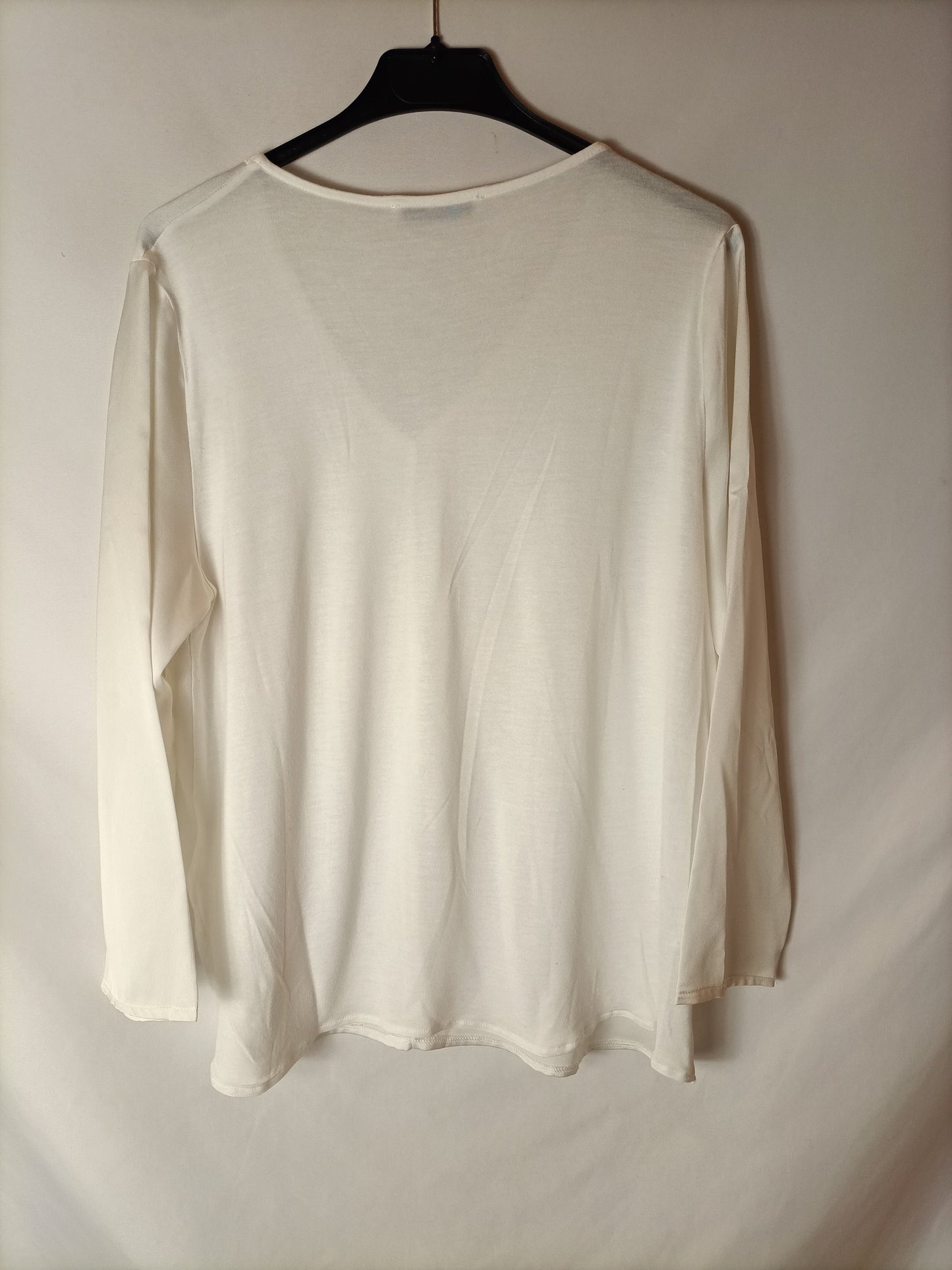 MANGO. Top manga larga blanco satinado. T L