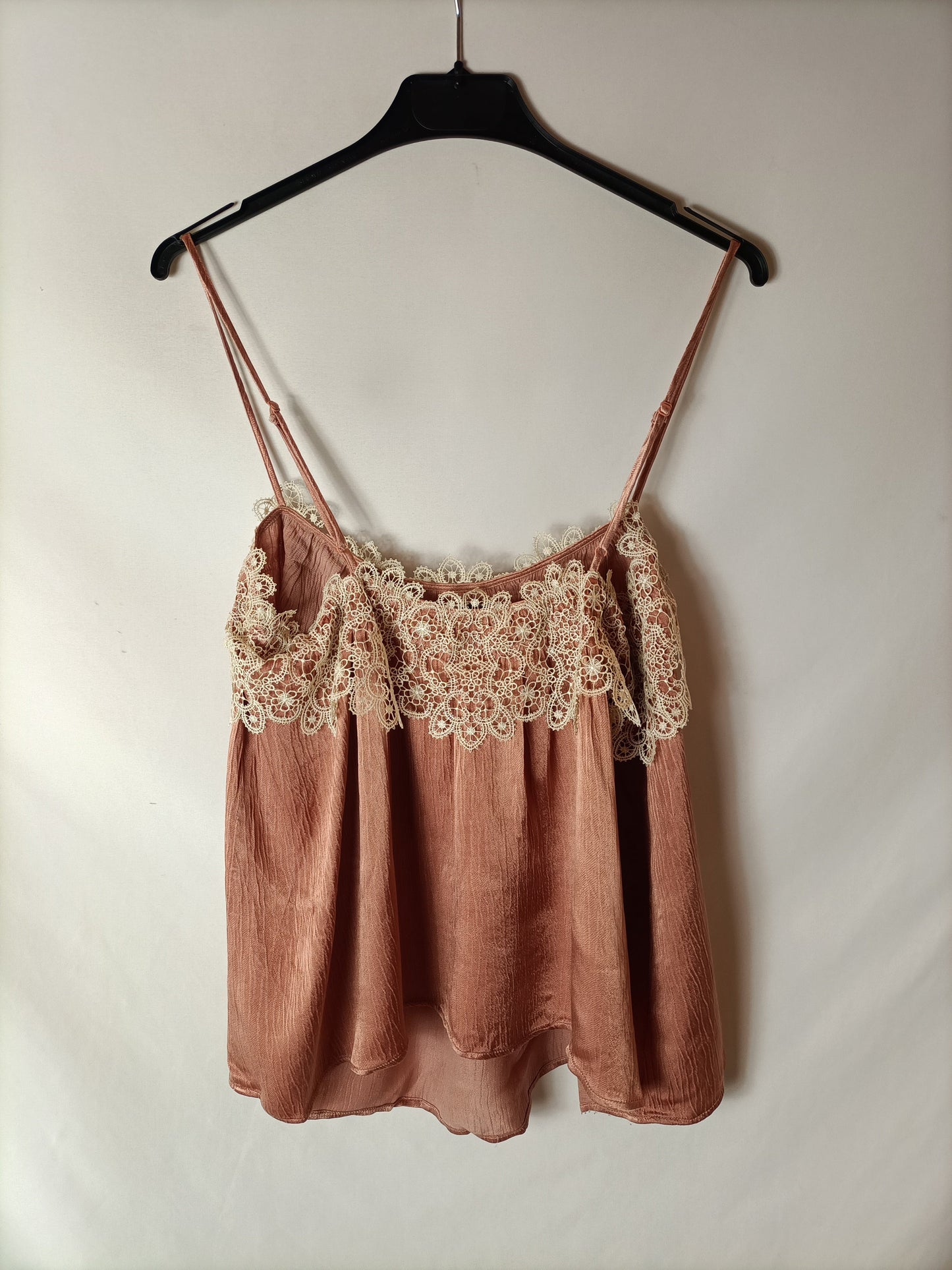 ZARA. Top lencero detalle encaje. T M