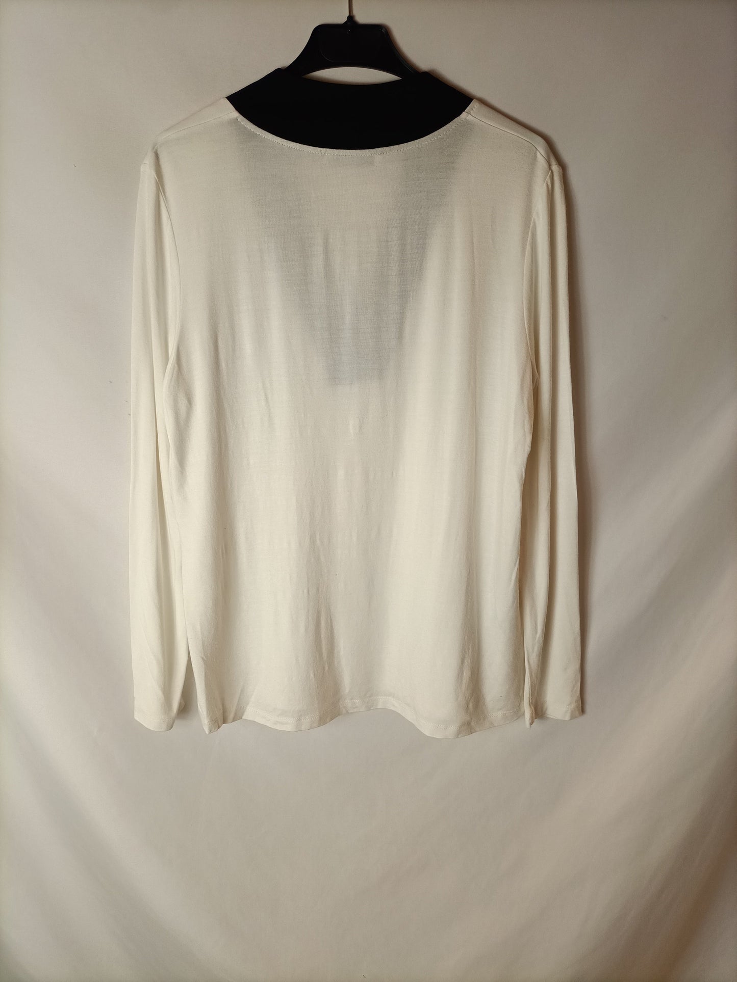 MANGO. Blusa blanca doble textura. T M