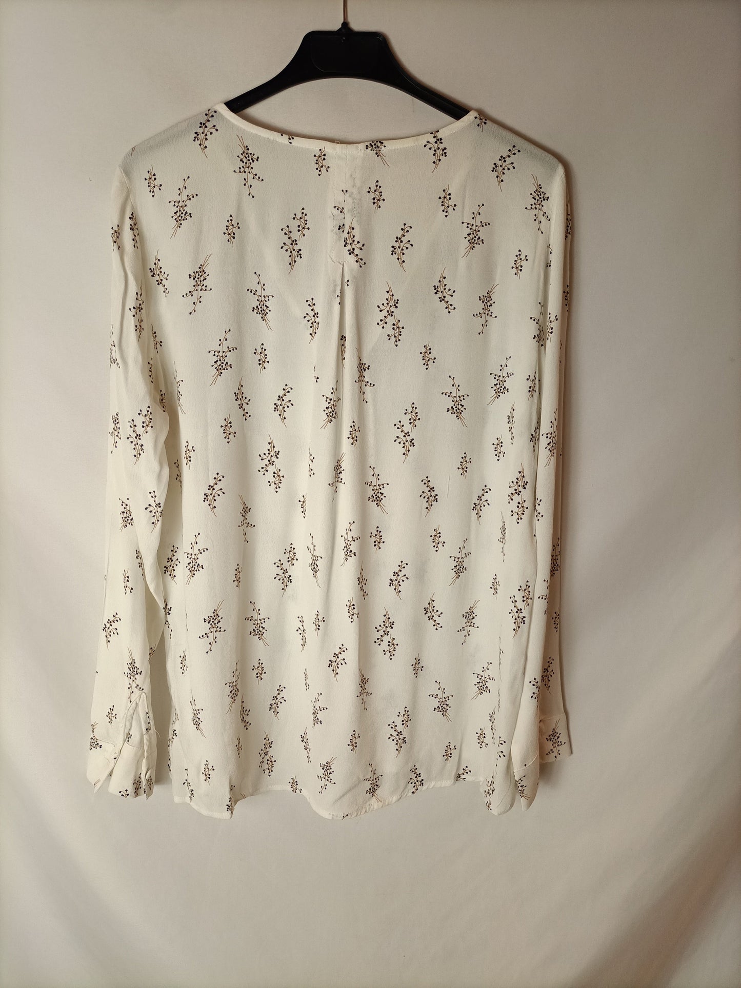 MANGO. Blusa blanca estampada. T M