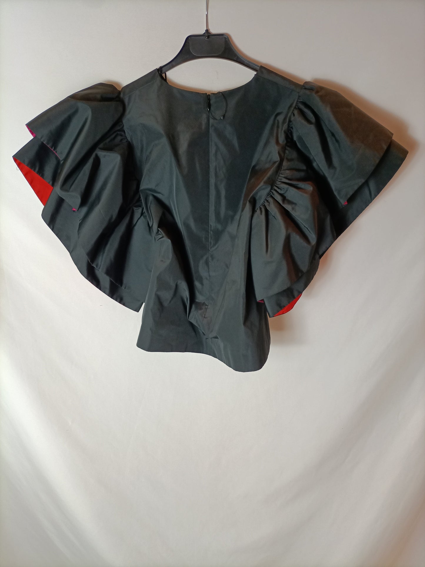 ZARA. Top negro volantes. T XS