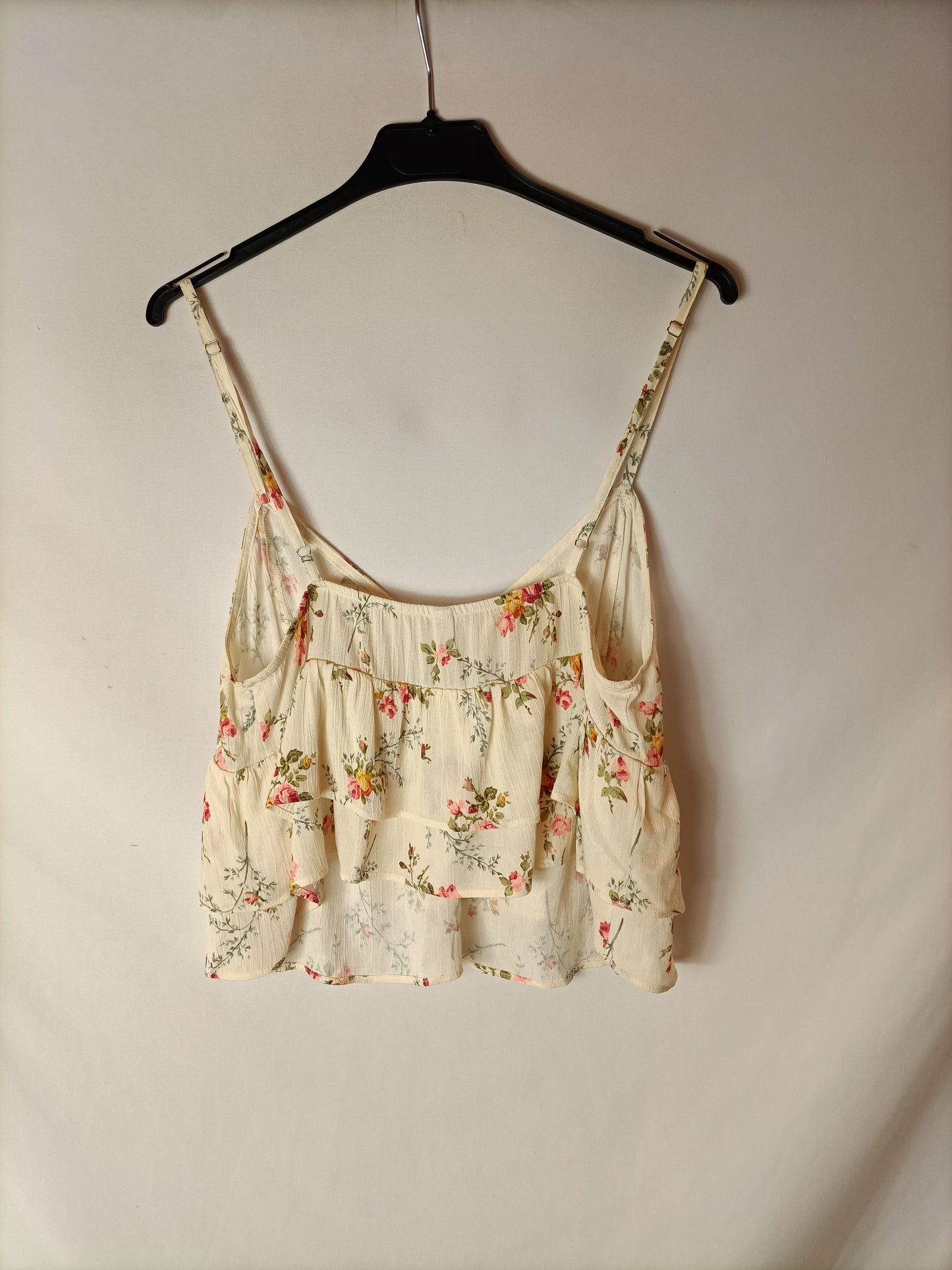 STRADIVARIUS. Top beige flores T.l