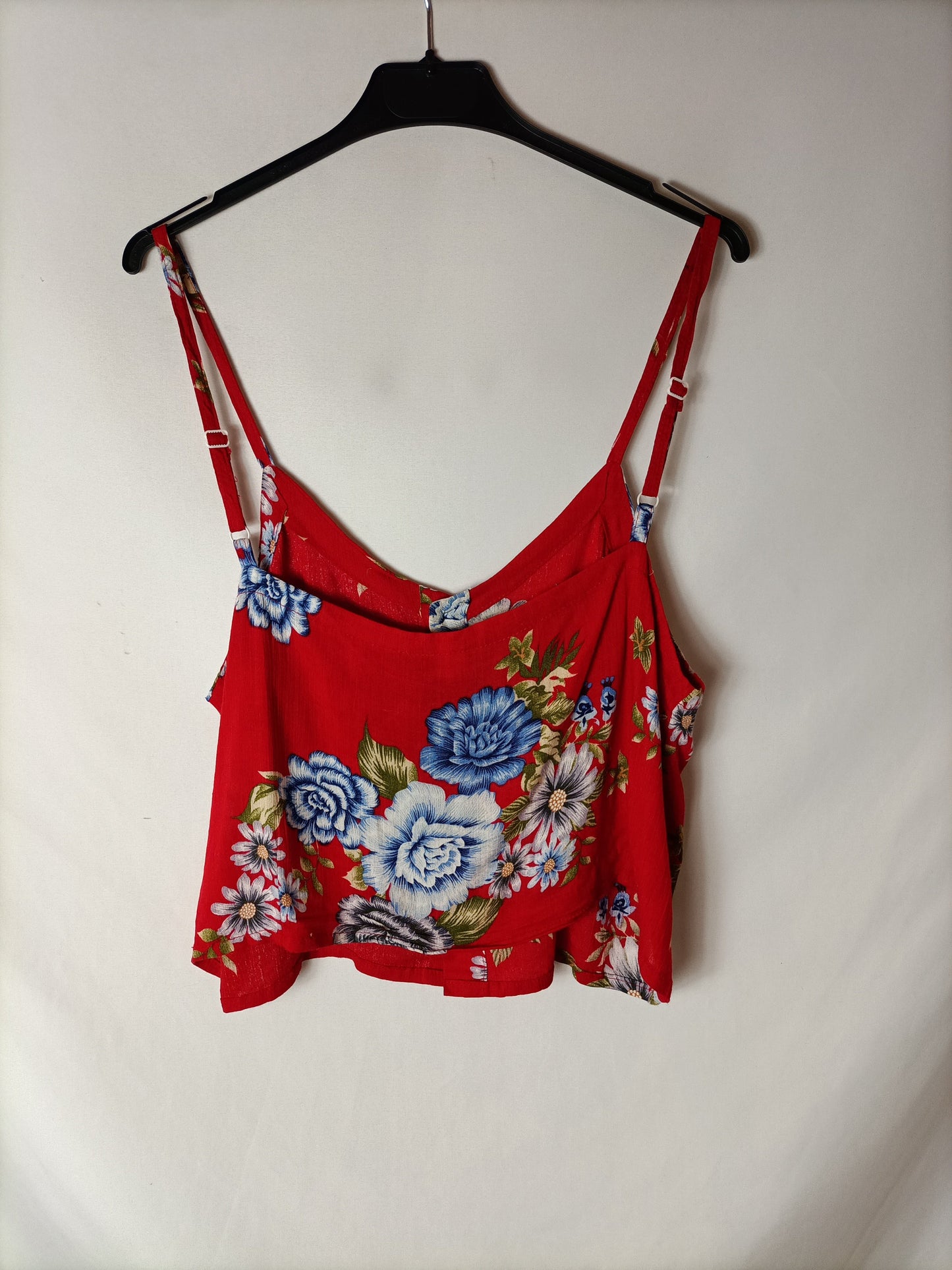 OTHERS. Red floral top Tu(m)