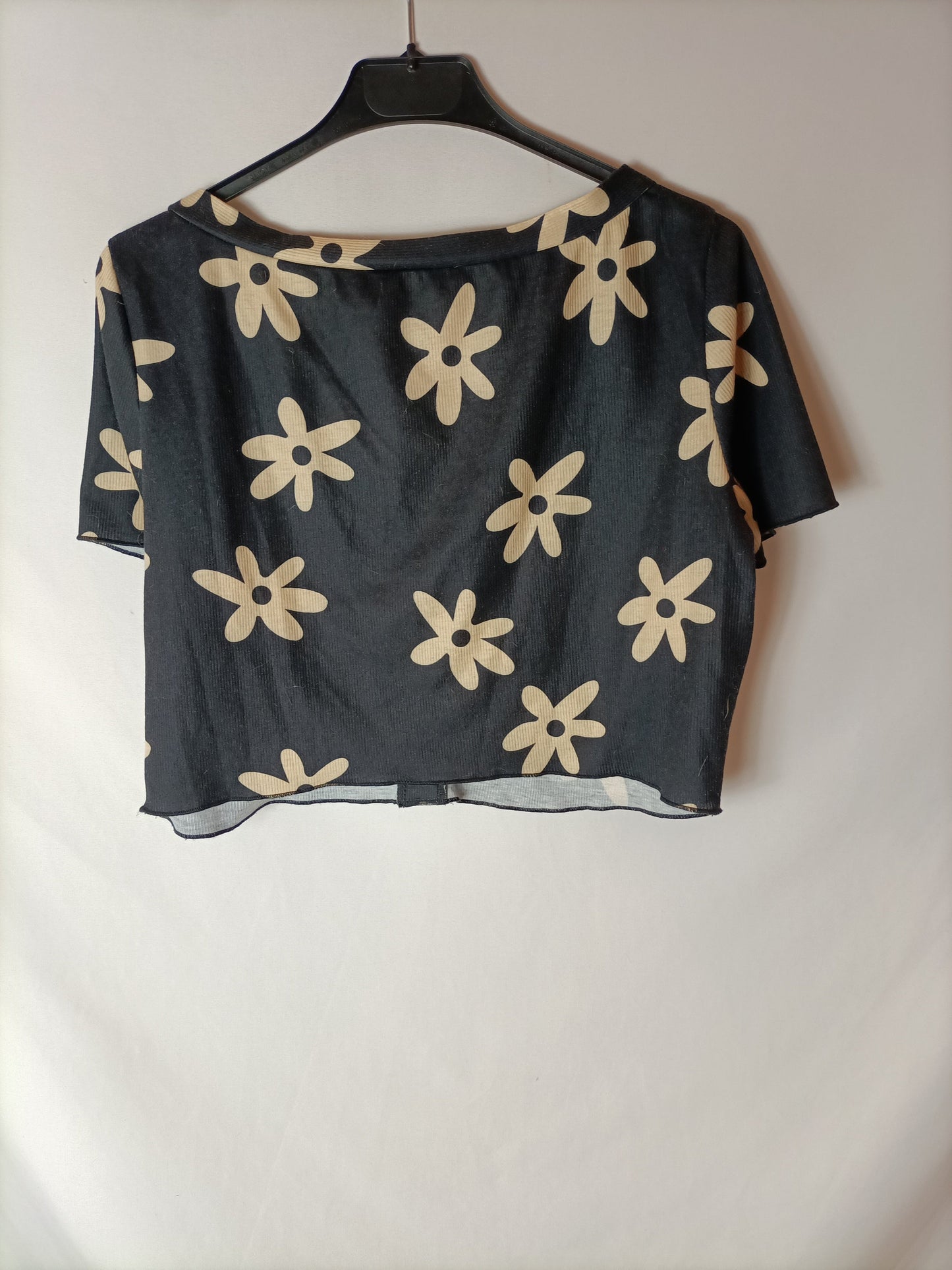 SHEIN. Top negro flores T.xl