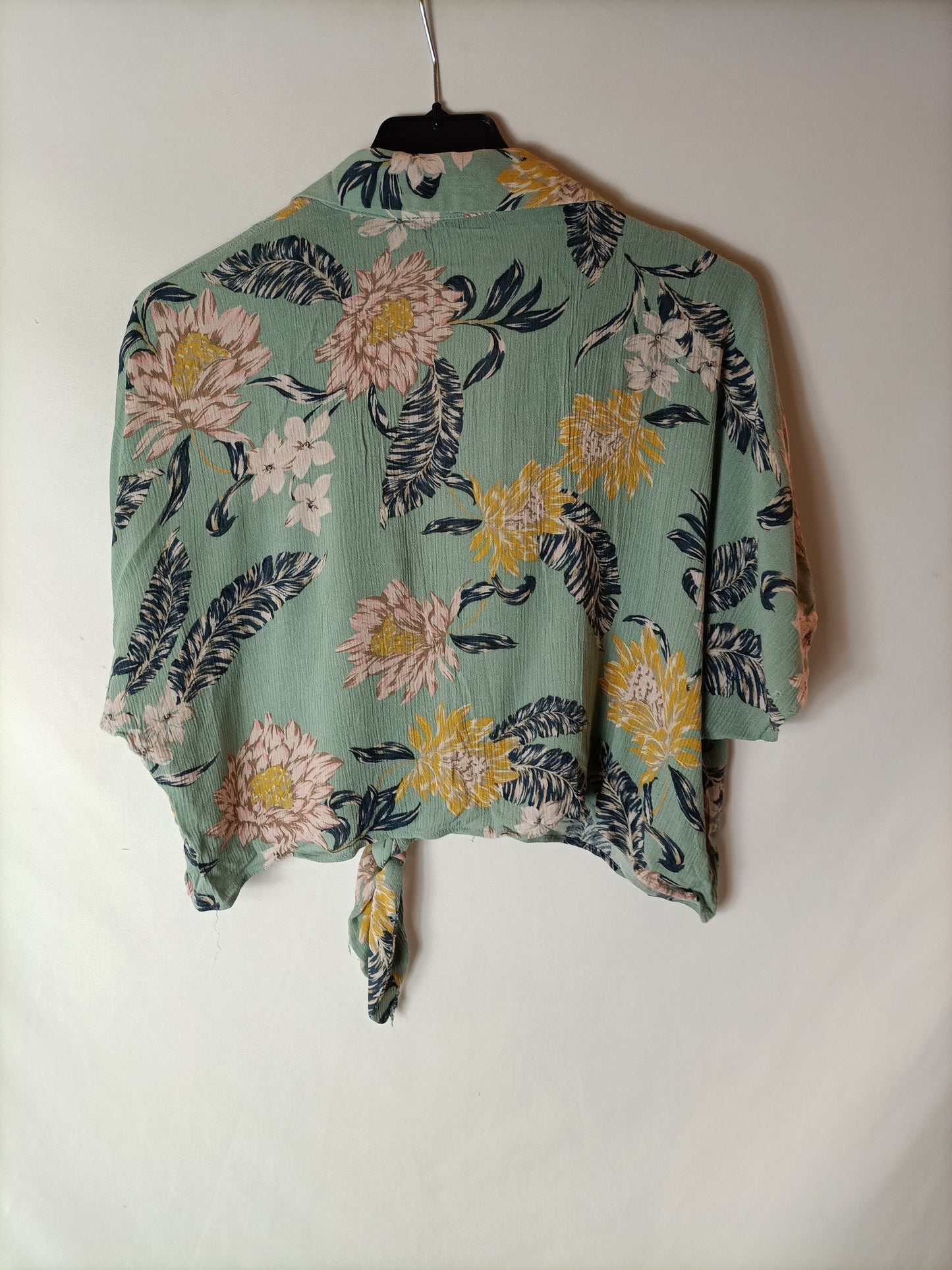 PULL&BEAR. Hawaiian floral top Tl