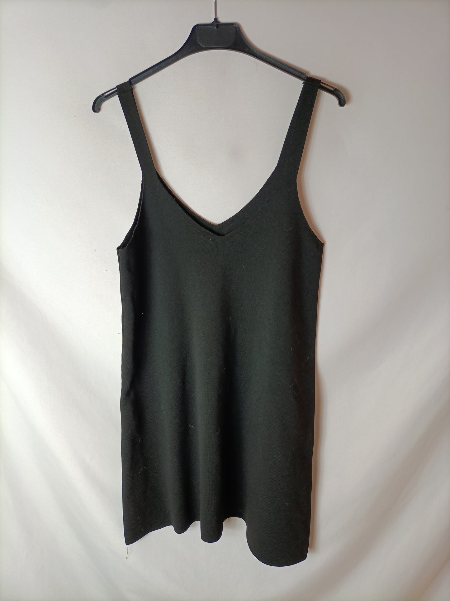ZARA. Vestido corto negro T.l