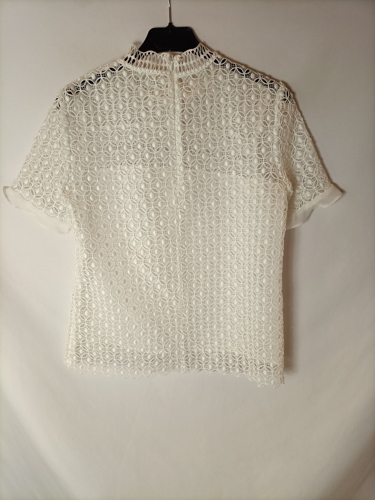 OTRAS. Top blanco croché. T S