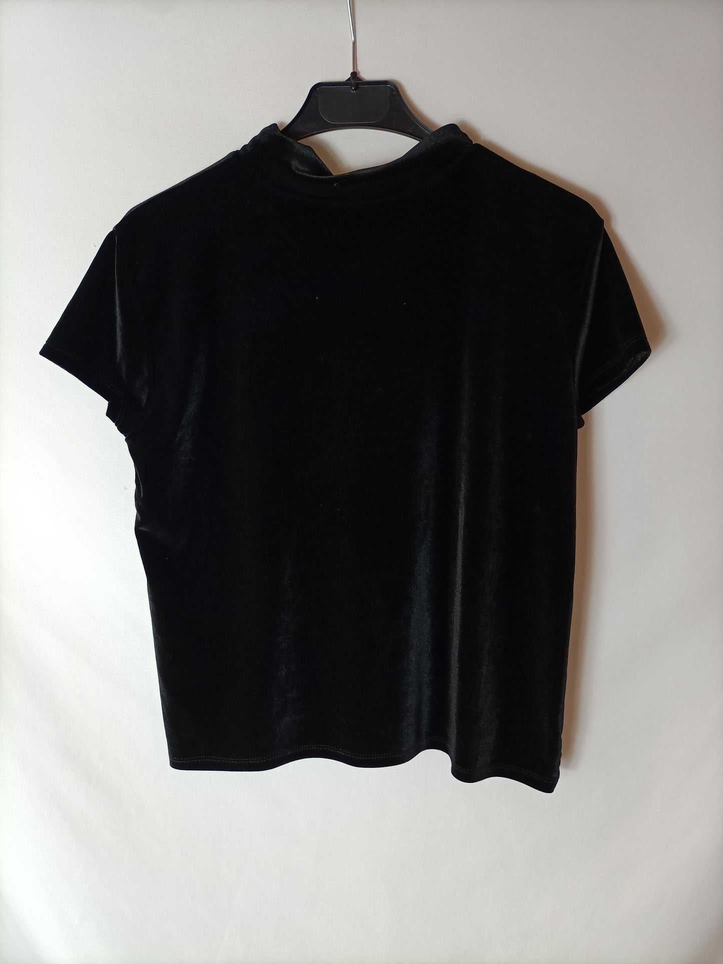 ZARA. Top terciopelo negro estrellas. T 13-14 años (XS)