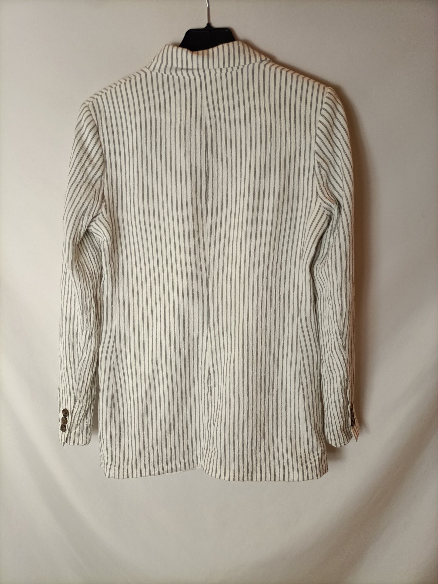 H&M. White textured striped blazer. Size 36