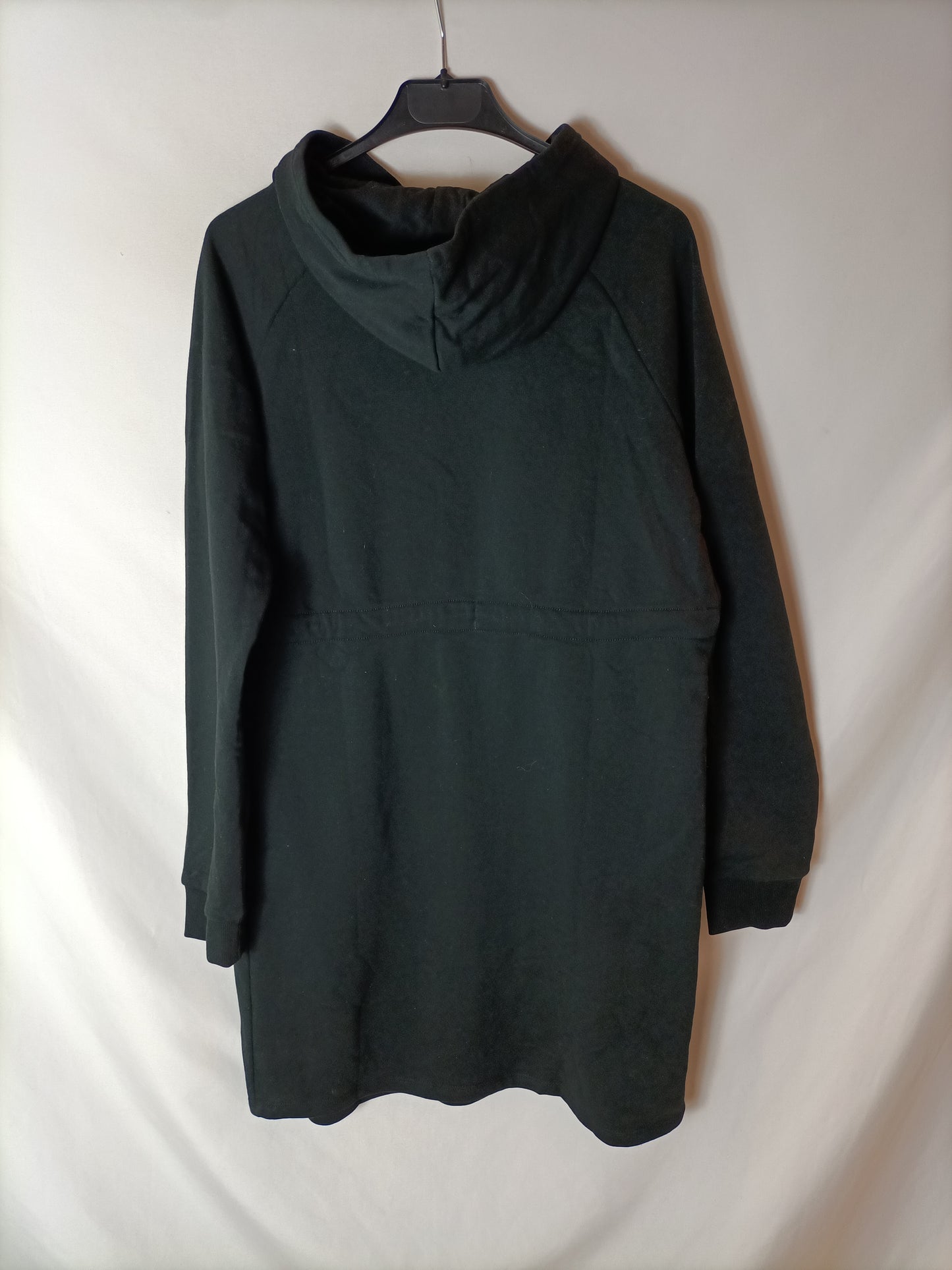 KIABI. Vestido negro capucha. T S