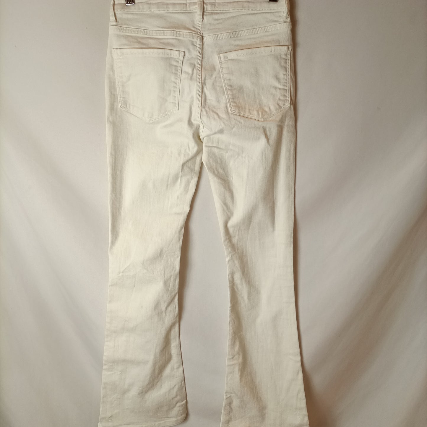 ZARA. White flared trousers. Size 34