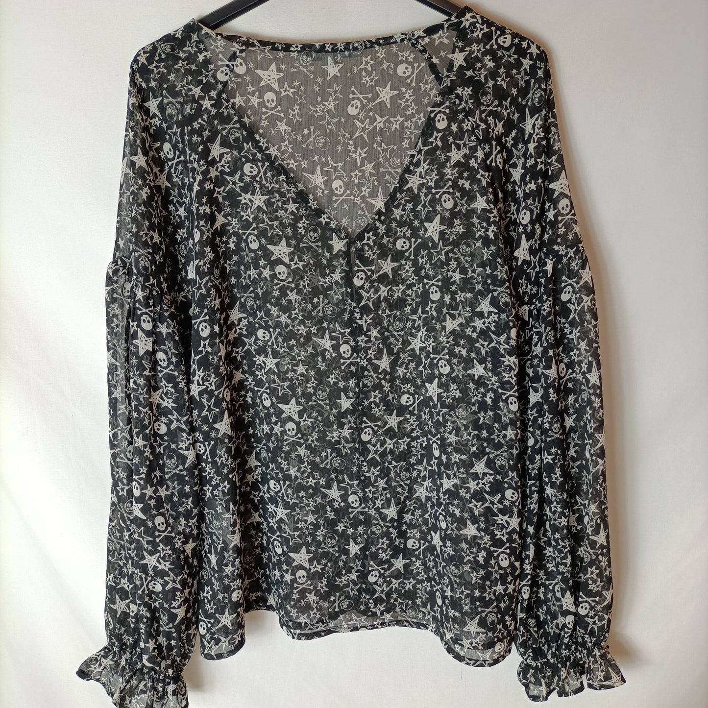 SCALPERS. Black skull blouse. T.S.