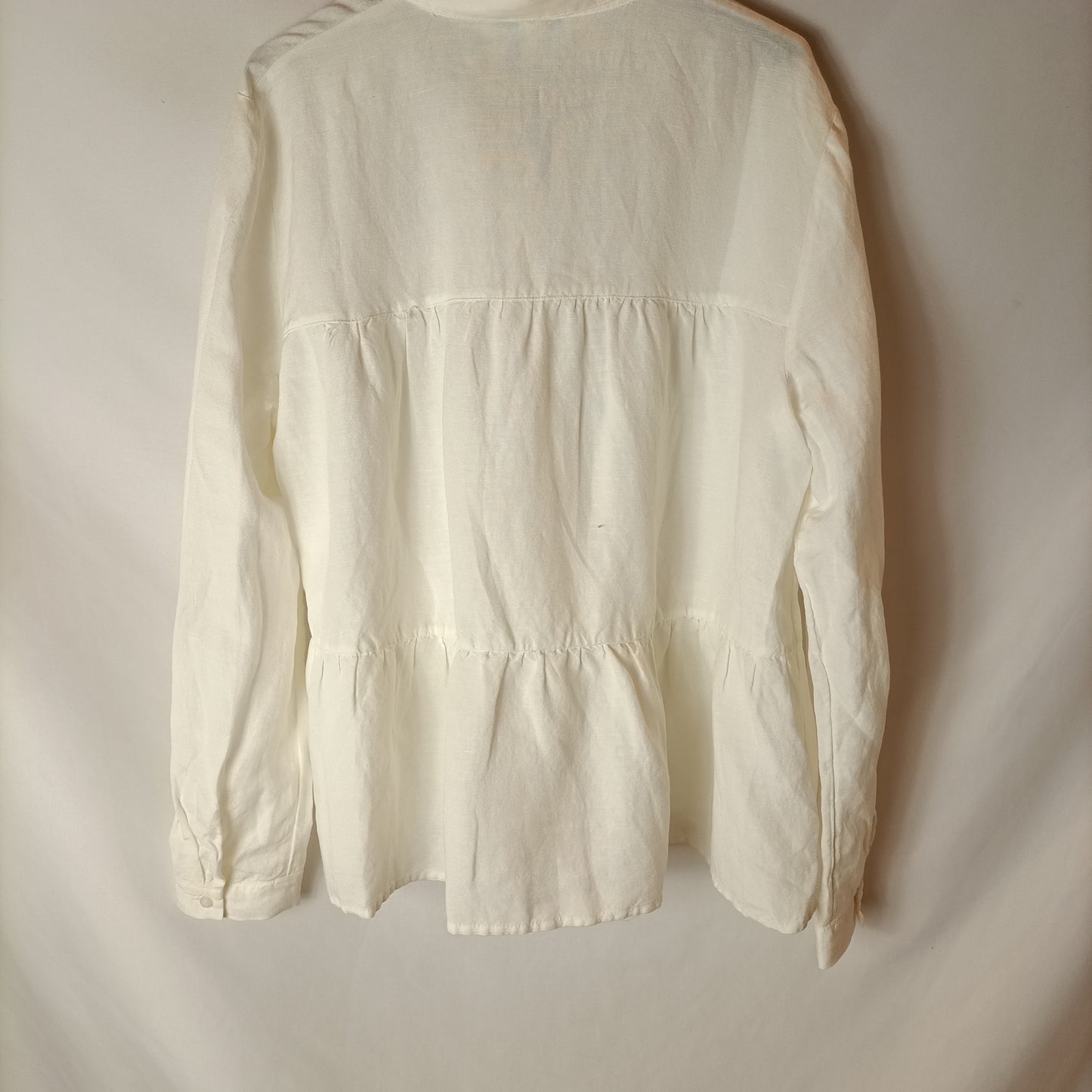 ESPRIT. Off-white ruffled blouse. TM