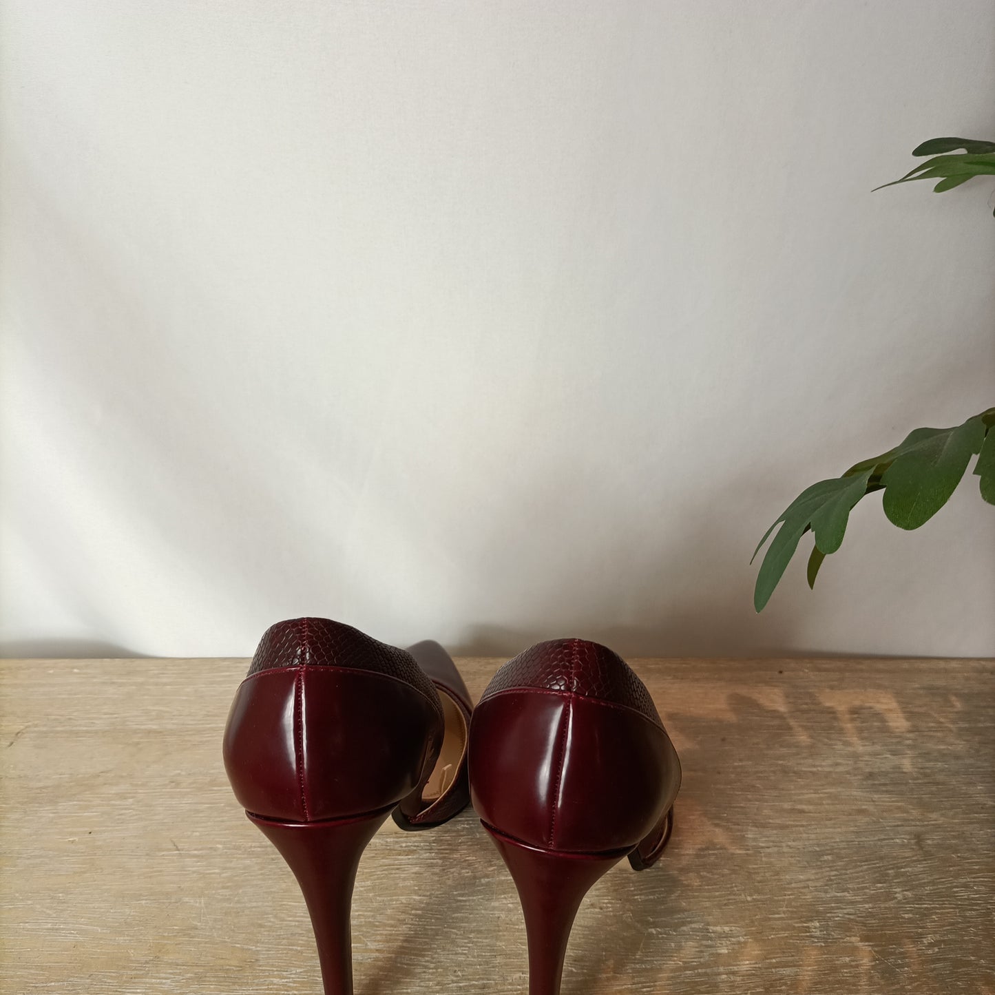 ZARA. Zapatos de vestir burdeos T.38