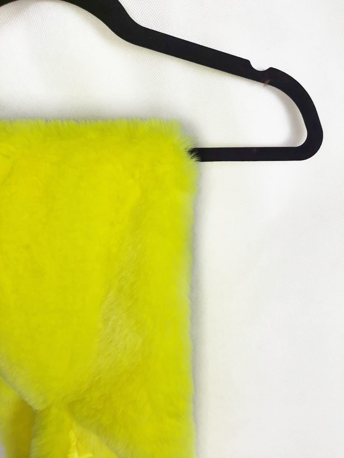 BERSHKA. Pelo amarillo talla M