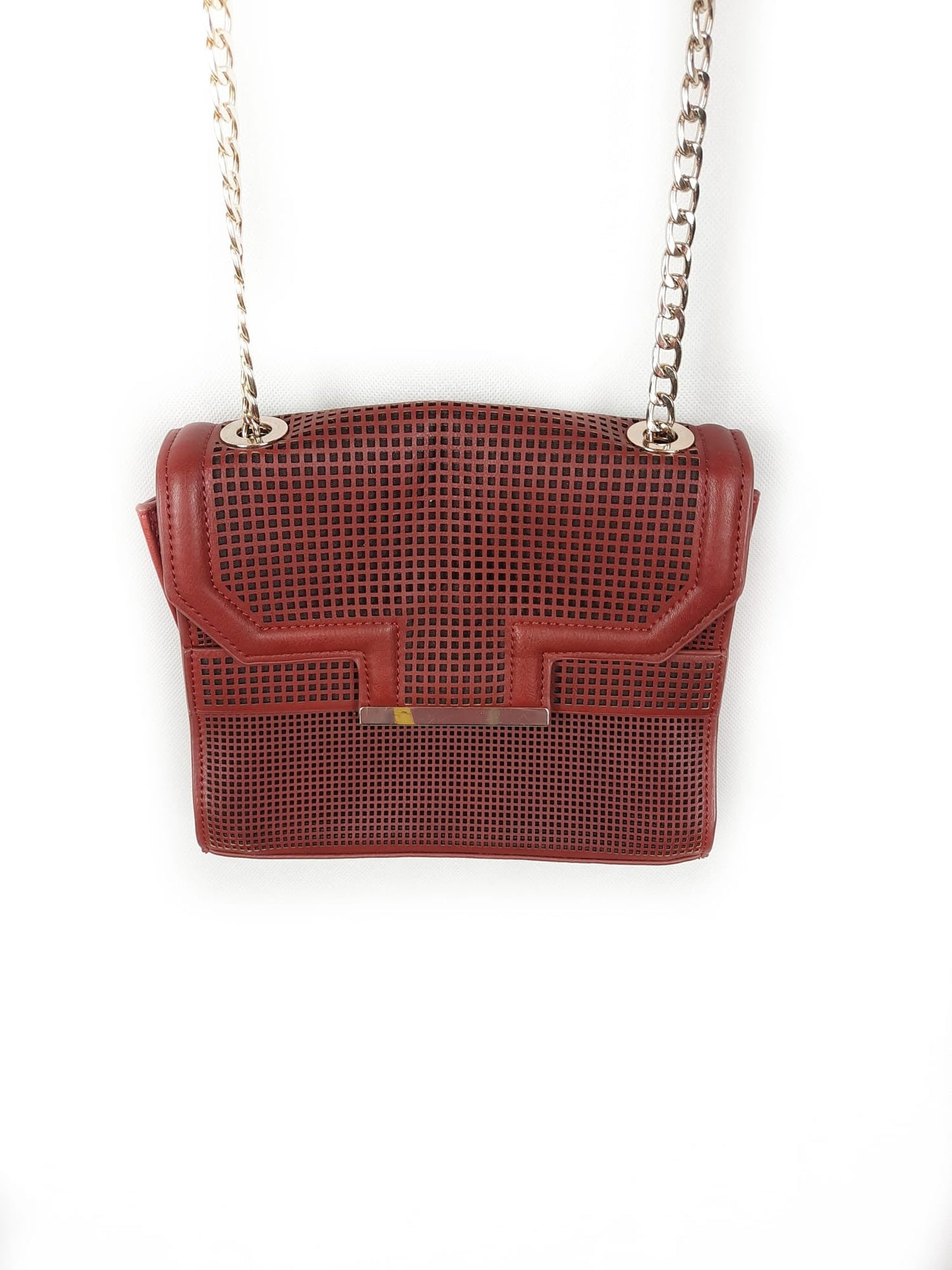 ZARA. Bolso burdeos rejilla