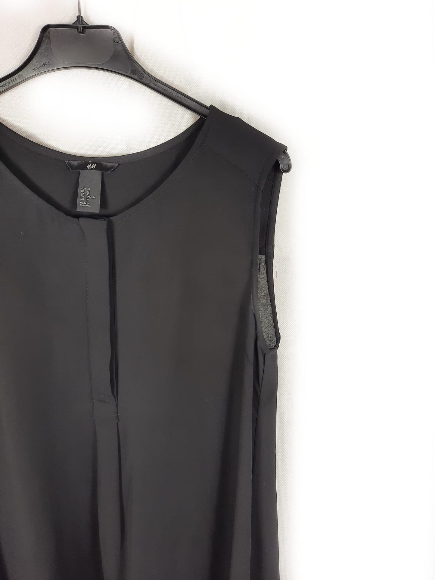 H&M. Blusa negra T.40