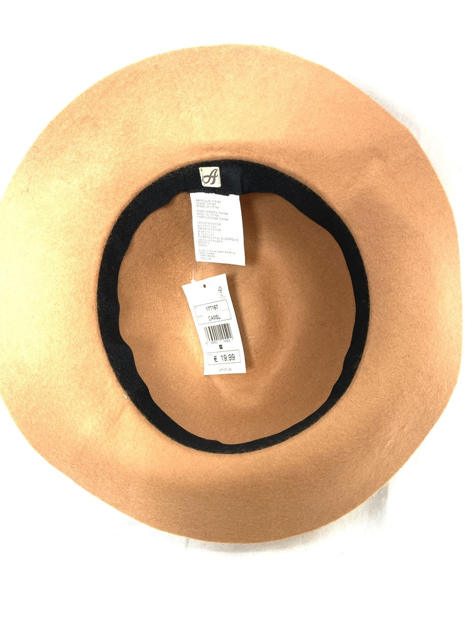 AMICHI. Camel wool hat TU