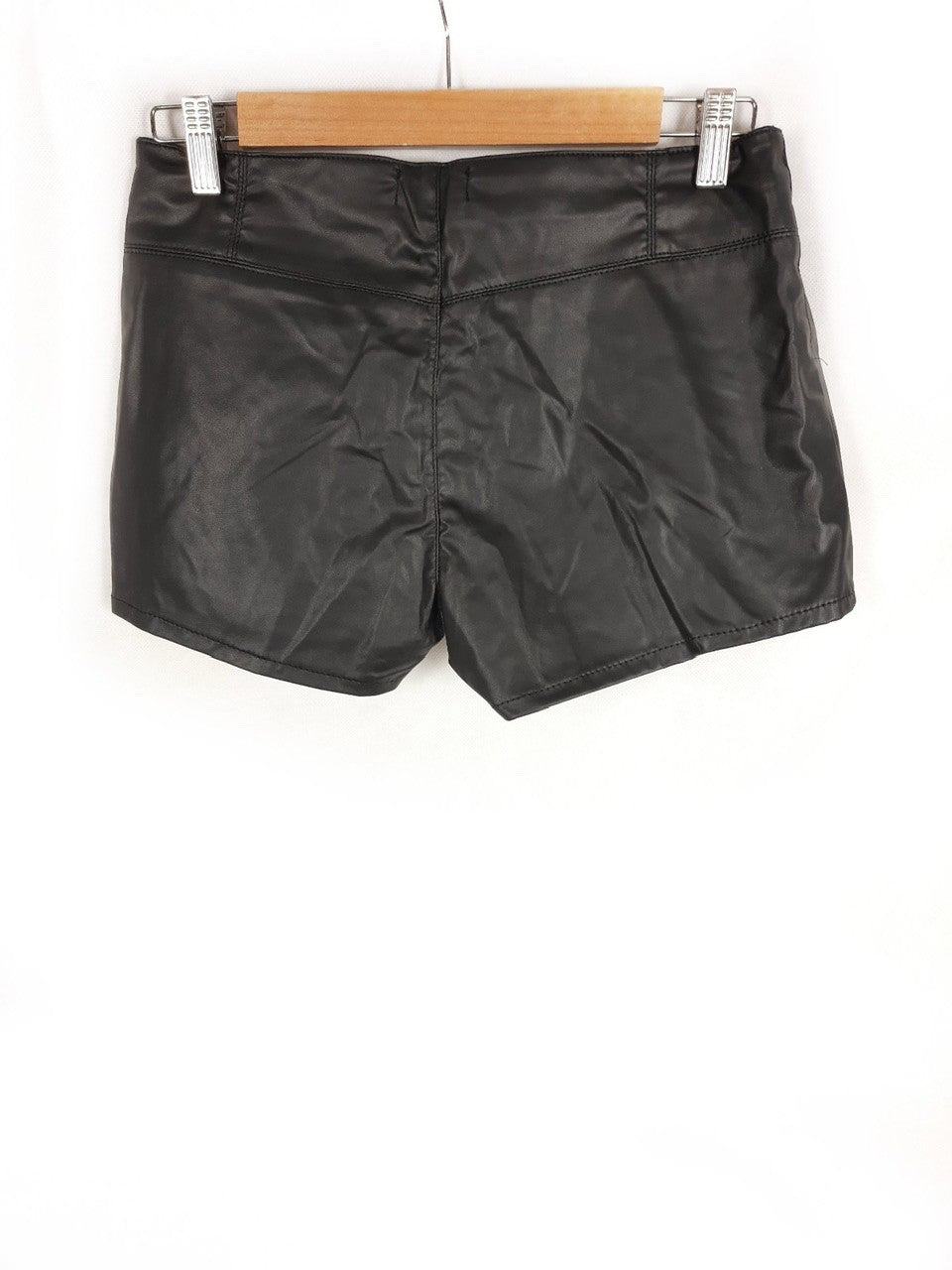 PULL&BEAR.Shorts polipiel T.38