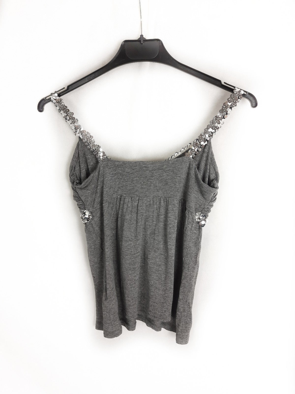 H&M. Top gris lentejuelas T.6 años