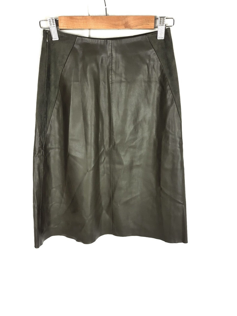 ZARA. Falda verde efecto piel T.xs