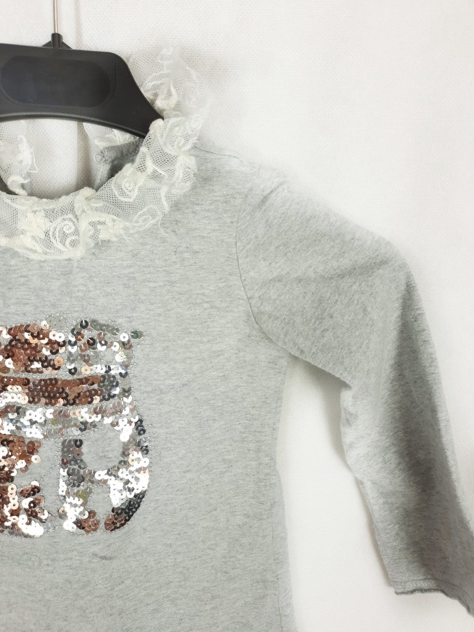 NANOS. Camiseta gris cuello encaje T.4 años