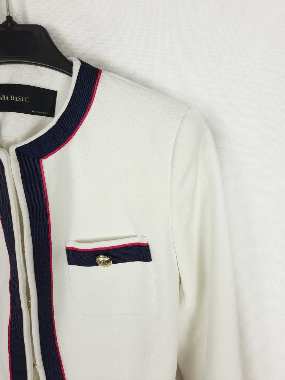 ZARA. Chaqueta blanca rayas azul y rosa T.xs