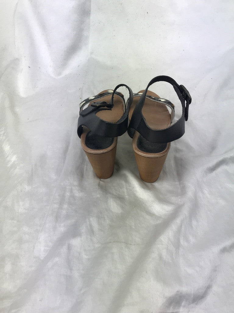 MOHINO. Sandalias animal print