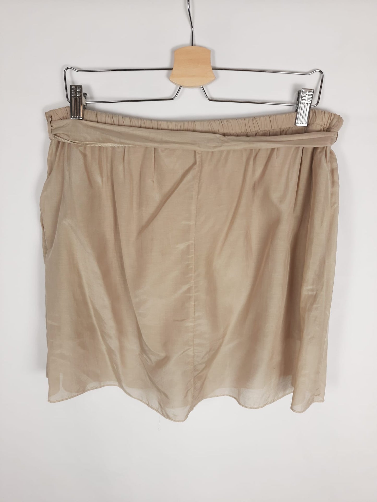 WDKA.Falda beige lazo T.m