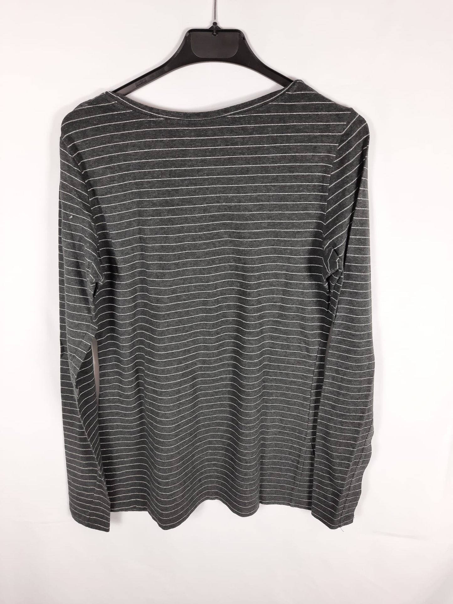 OTRAS. camiseta rayas plateadas T.m