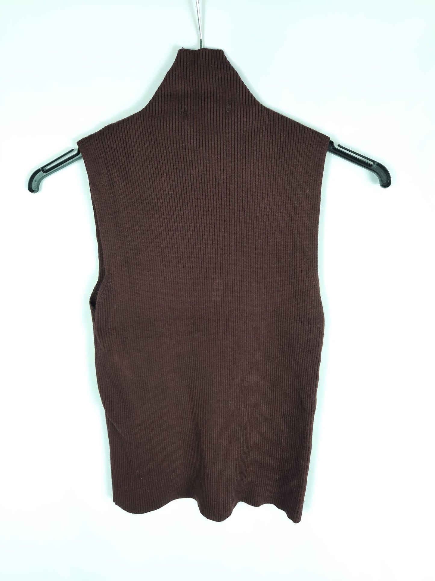 ZARA. top cuello vuelto sin mangas canale grante T.m