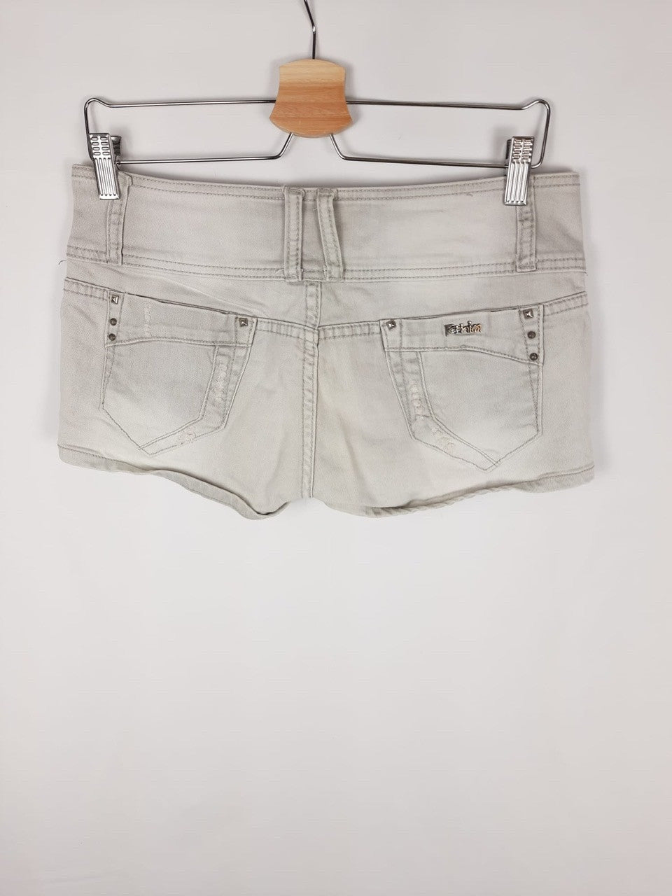 MISS SWAN. Short gris T.42