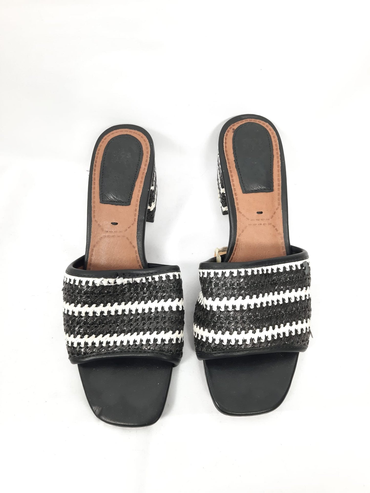 GIOSEPPO. Sandalia de tacon blancas y negras T.37